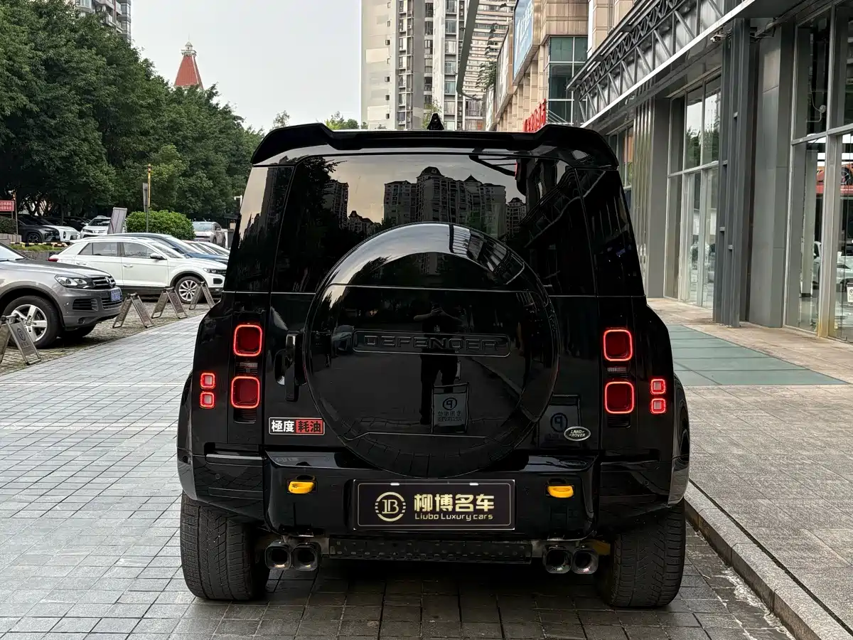 Фото 10 - Land Rover Defender