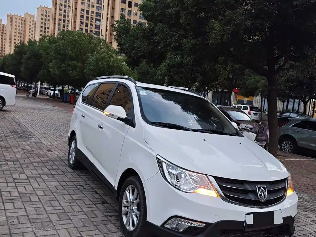 Photo 2 - Baojun 730