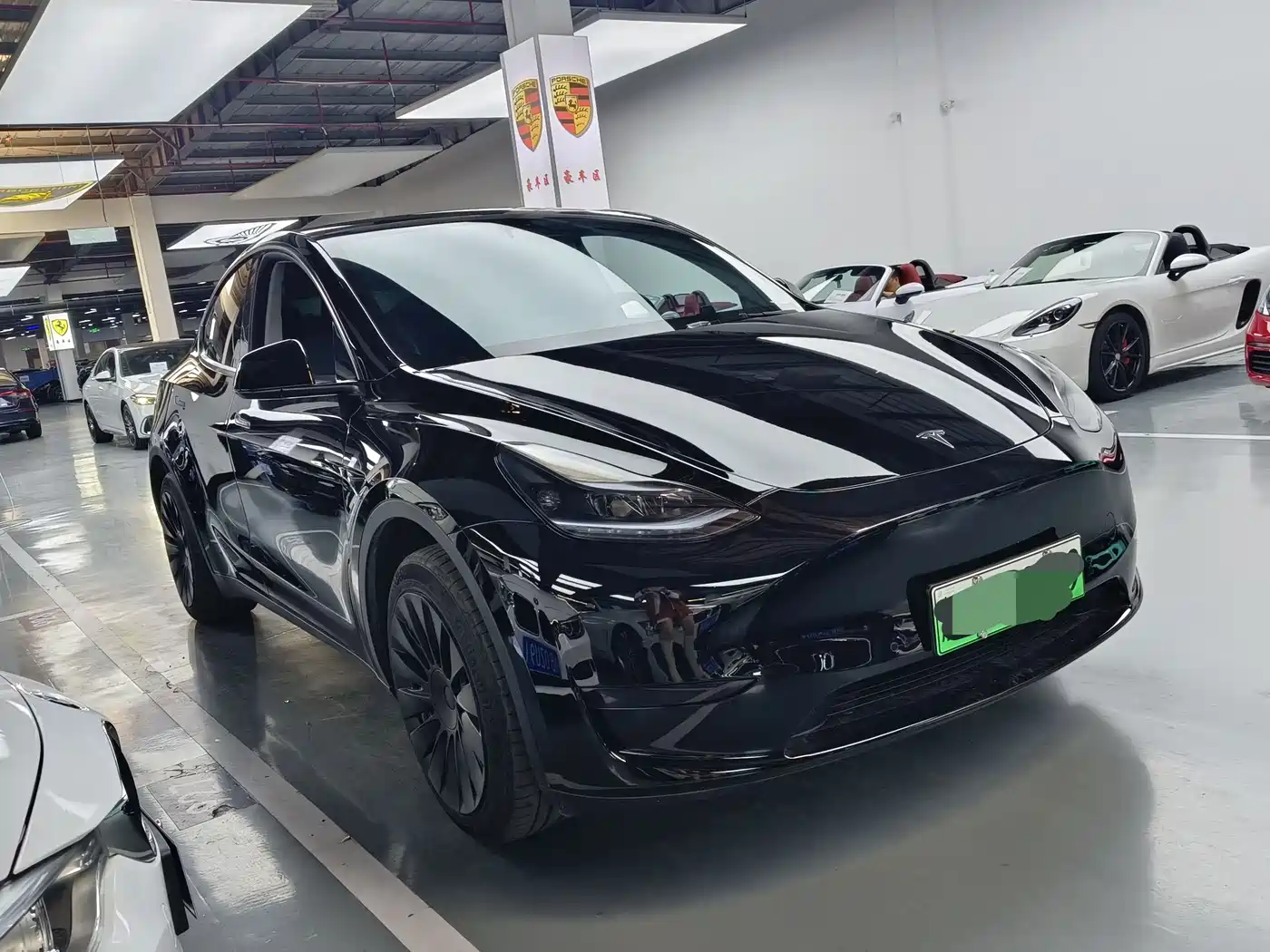 TESLA MODEL Y