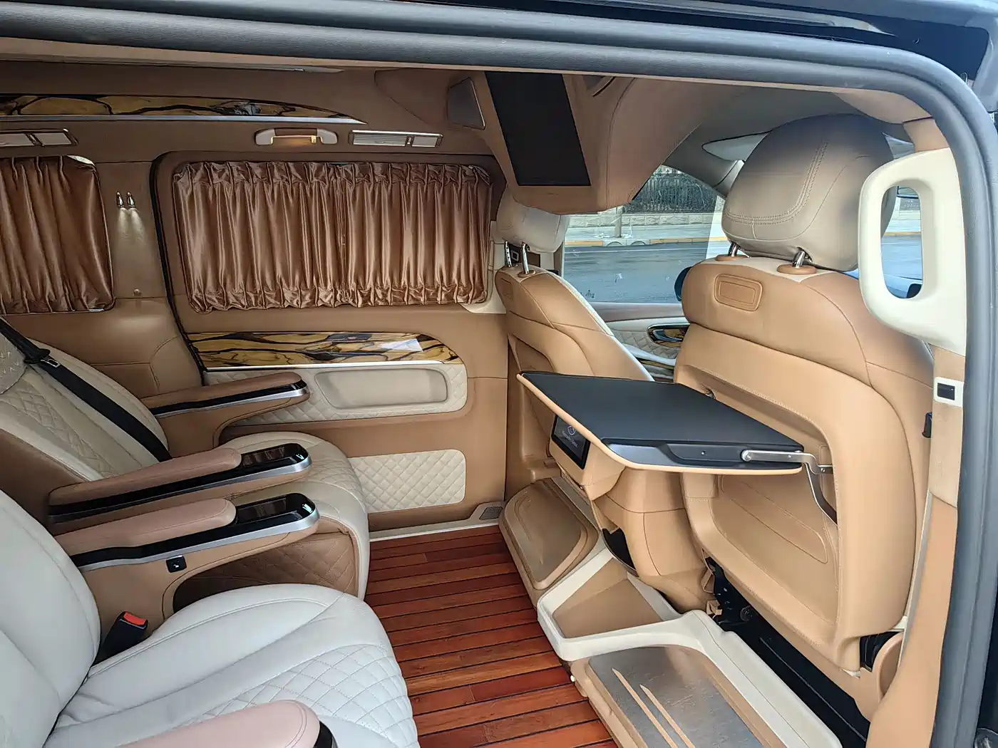 Mercedes-Benz V-Class 2018 V 260 L Premium Long Wheelbase Edition China VI фото 12