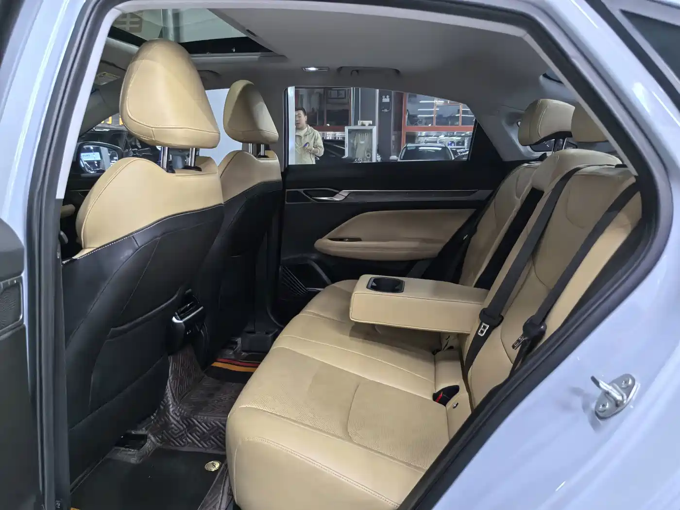 Geely Emgrand L HiP 2023 2024 Champion Edition 1.5TD-DHT Pro 100KM Excellence