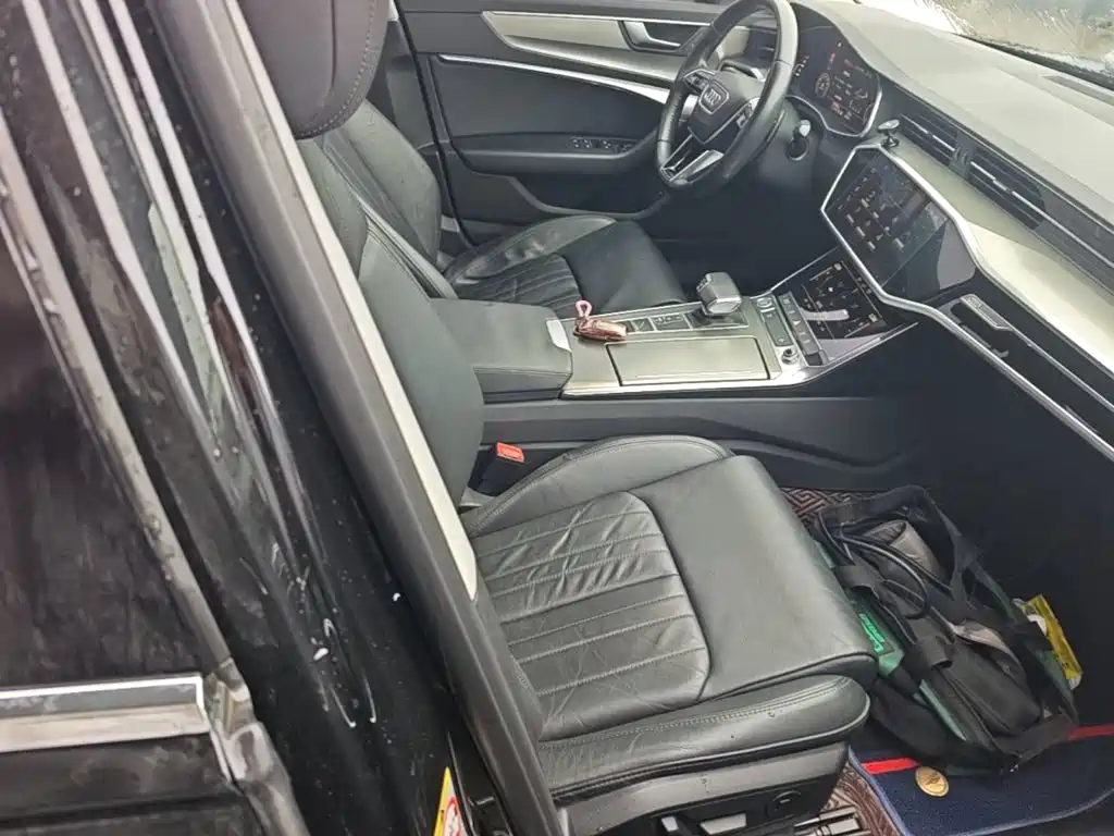 Фото 25 - Audi A6L