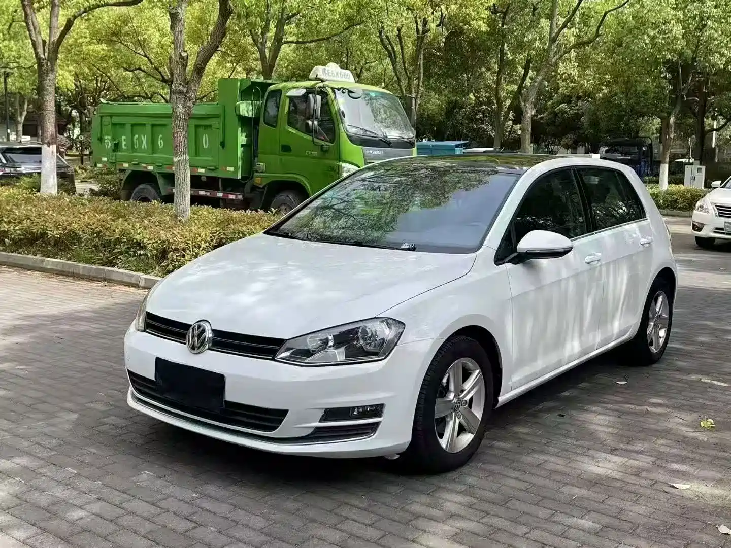 Фото 1 - Volkswagen Golf
