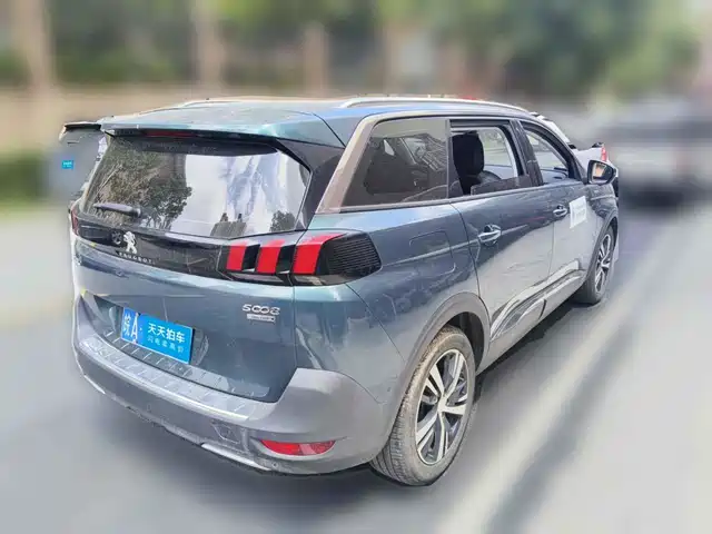 Peugeot 5008 2017 380THP 5-Seat Elite Edition — фото 2
