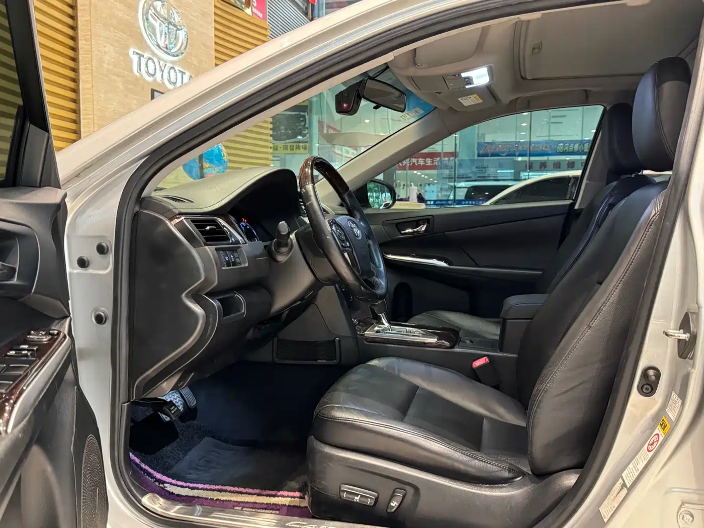 Toyota Camry 2015 2.5G Luxury Navigation Edition фото 9
