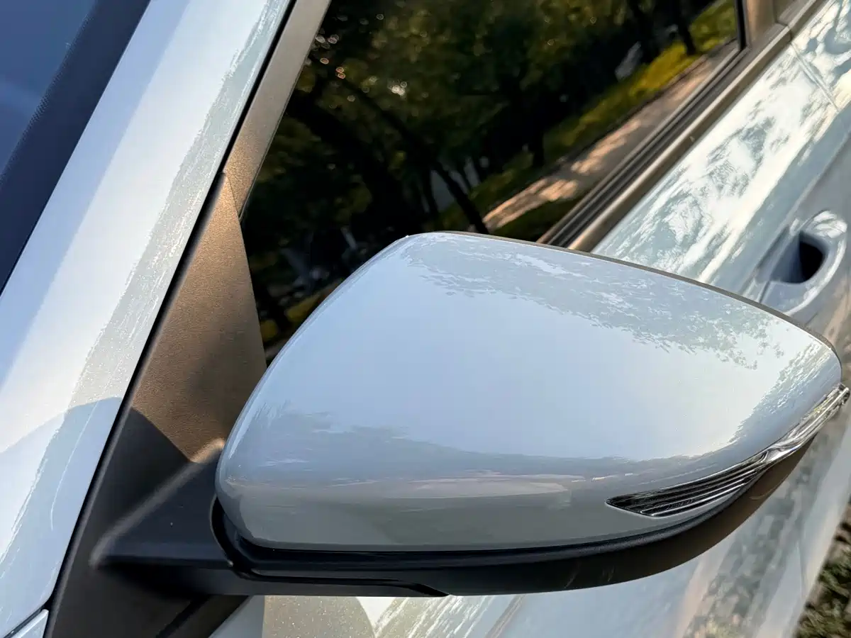 Фото 21 - Geely Emgrand
