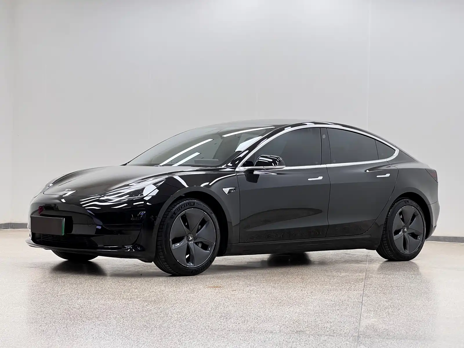 Фото 1 - Tesla Model 3