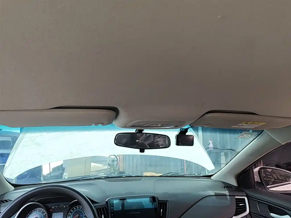 Chevrolet Cavalier 2016 1.5L Manual Enjoyment Edition фото 18