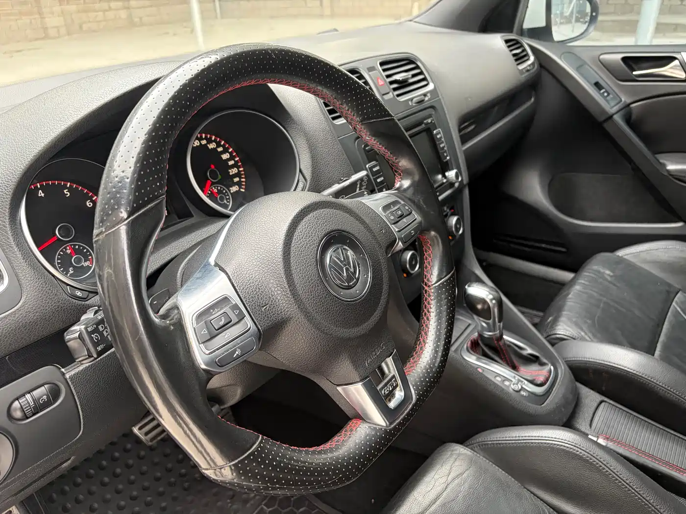 Volkswagen Golf GTI 2011 2012 2.0TSI GTI