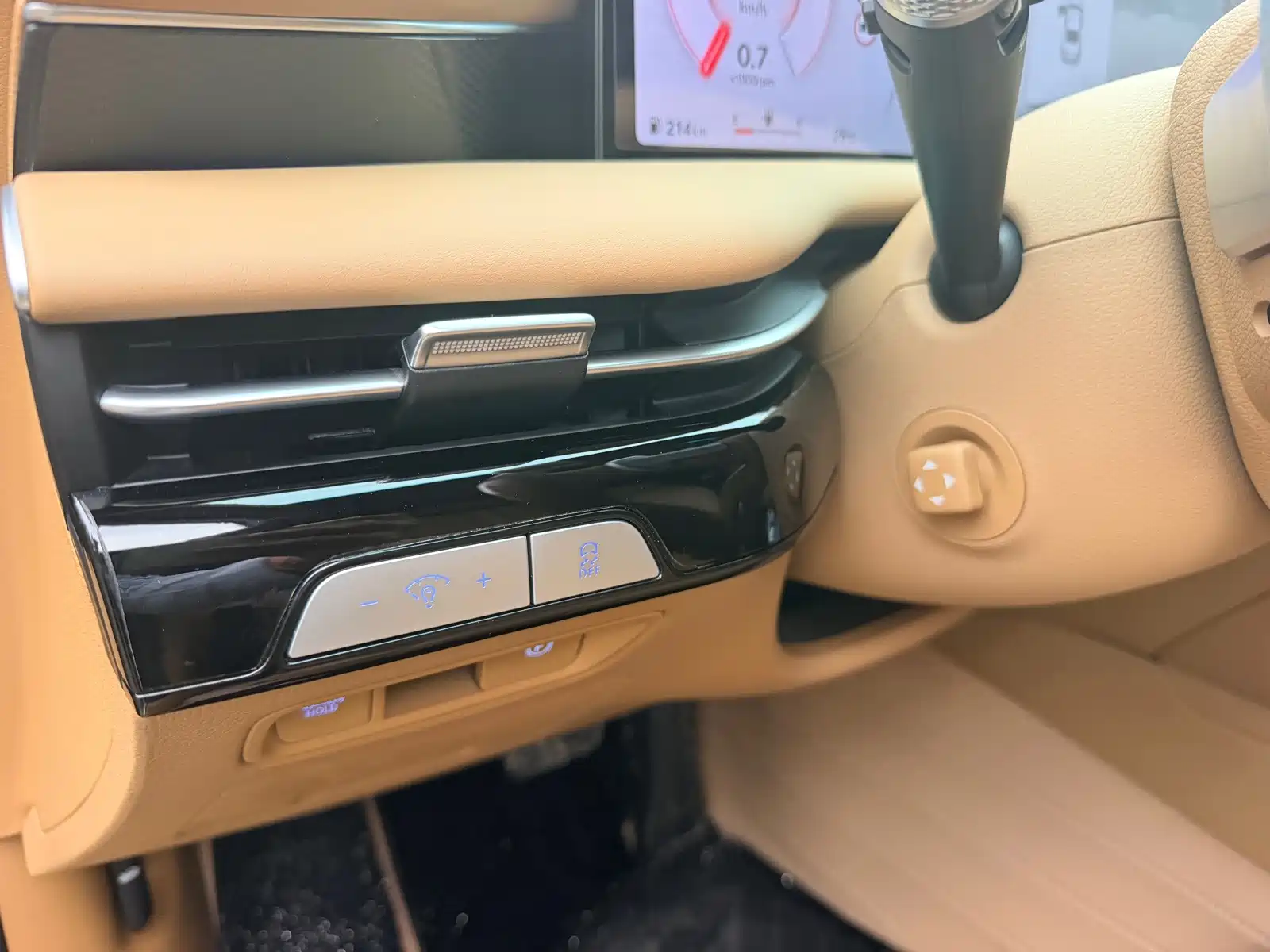 Photo 8 - Genesis G80