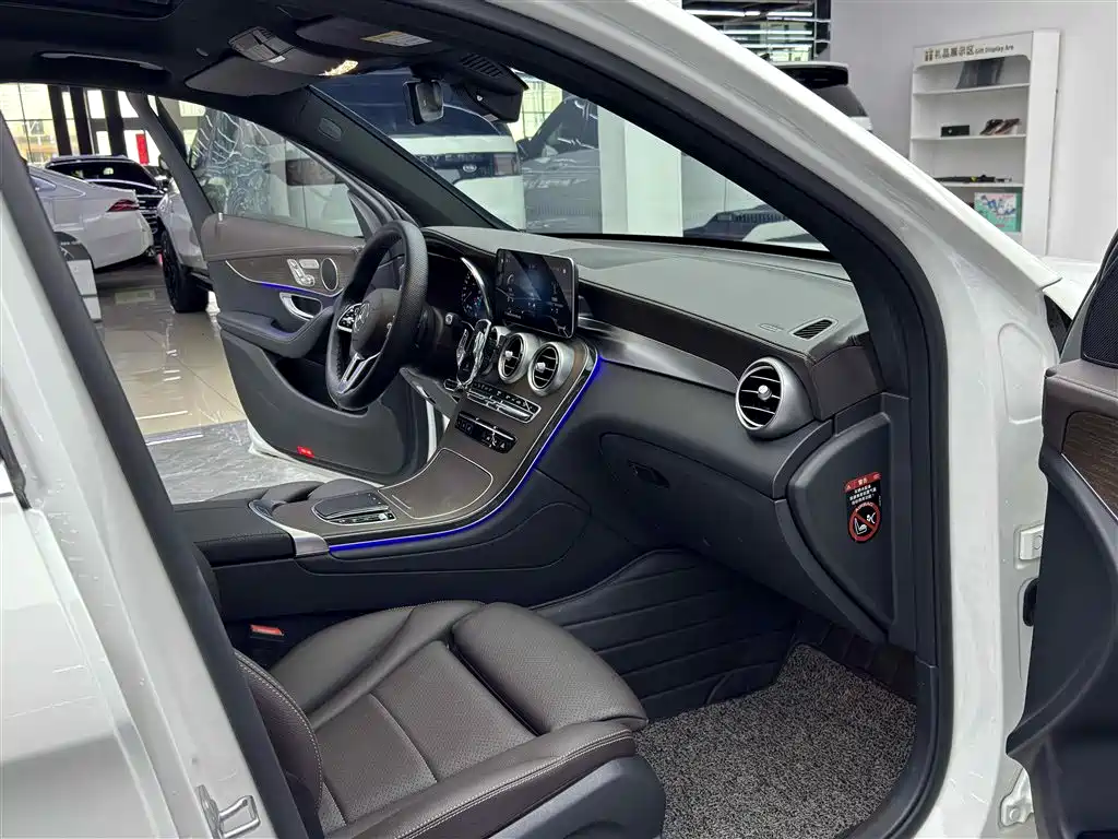 Mercedes-Benz GLC 2022 Facelift GLC 300 L 4MATIC Dynamic Collector's Edition фото 8