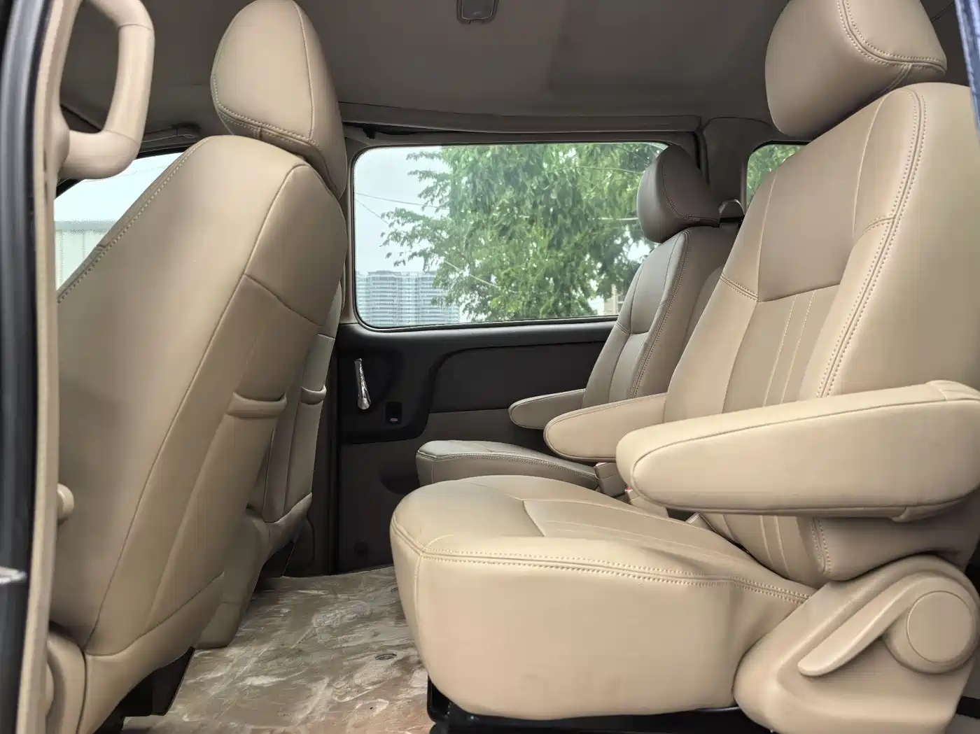 Buick GL8 2011 2.4L CT Luxury Business Comfort Edition фото 4