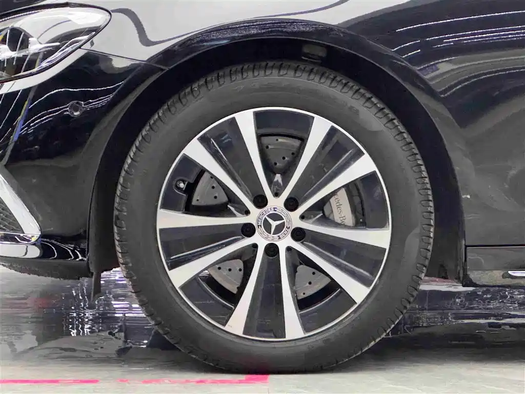 Mercedes-Benz E-Class New Energy 2022 E 350 e L Plug-in Hybrid Sedan фото 4