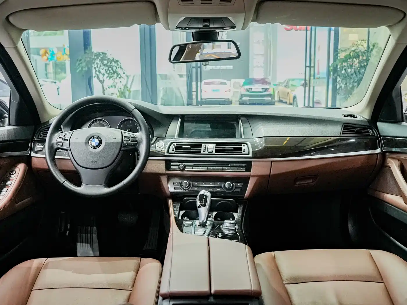 BMW 5 Series 2014 525Li Leading фото 14