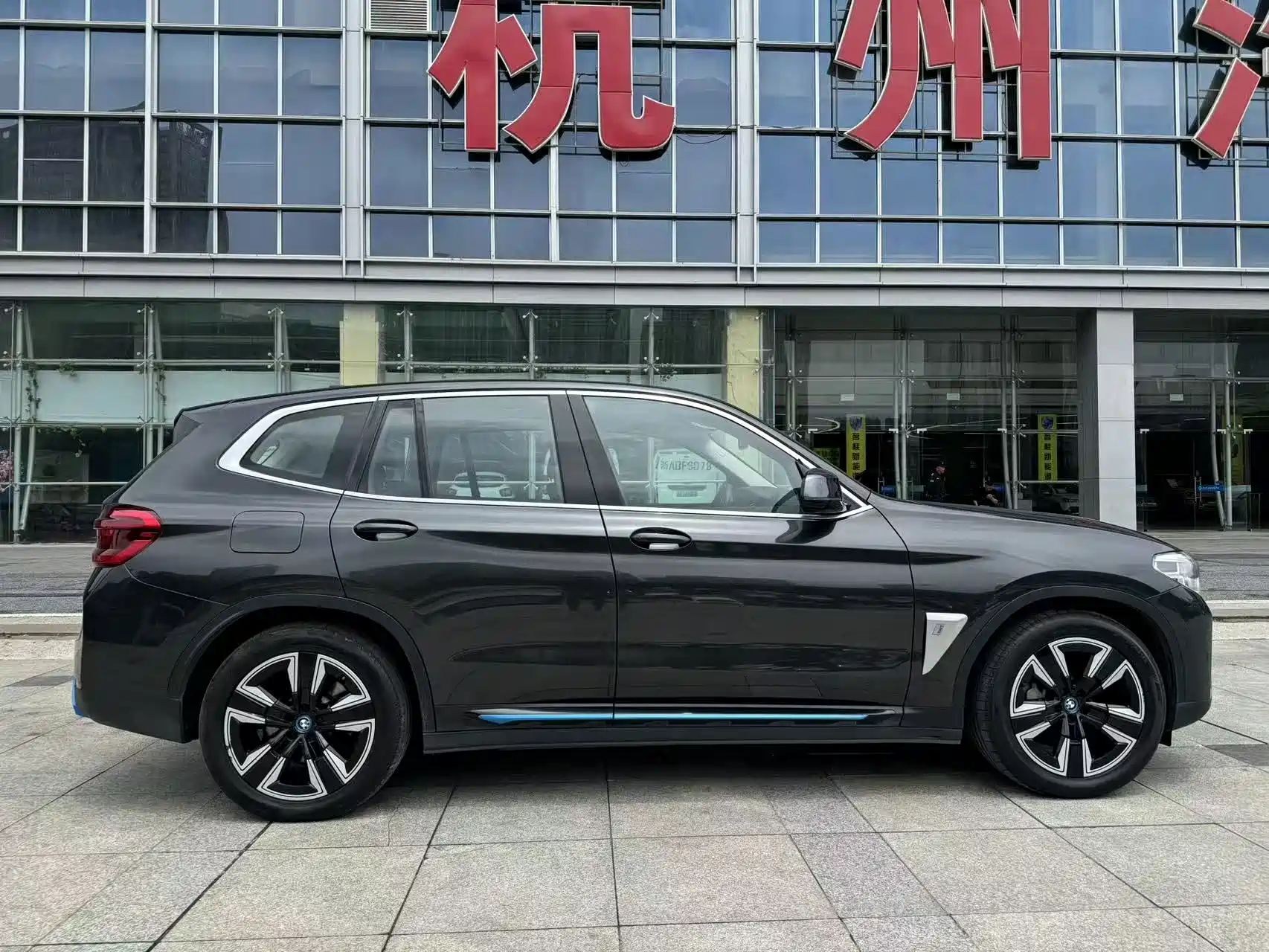 Photo 4 - BMW iX3