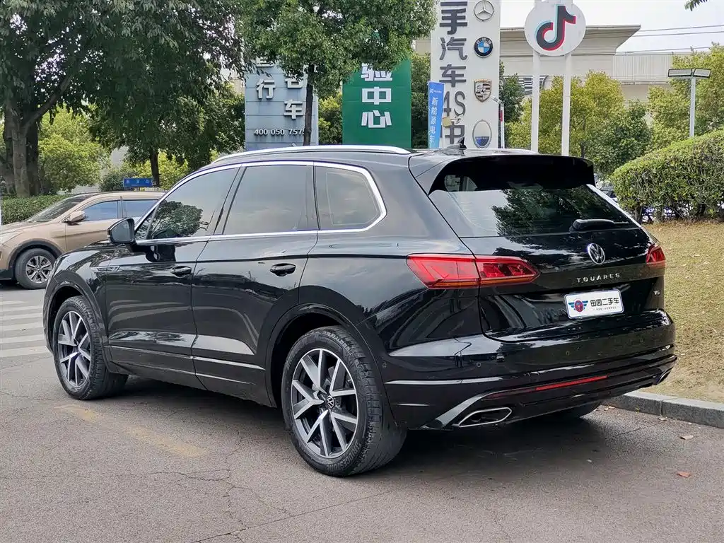 VOLKSWAGEN TOUAREG