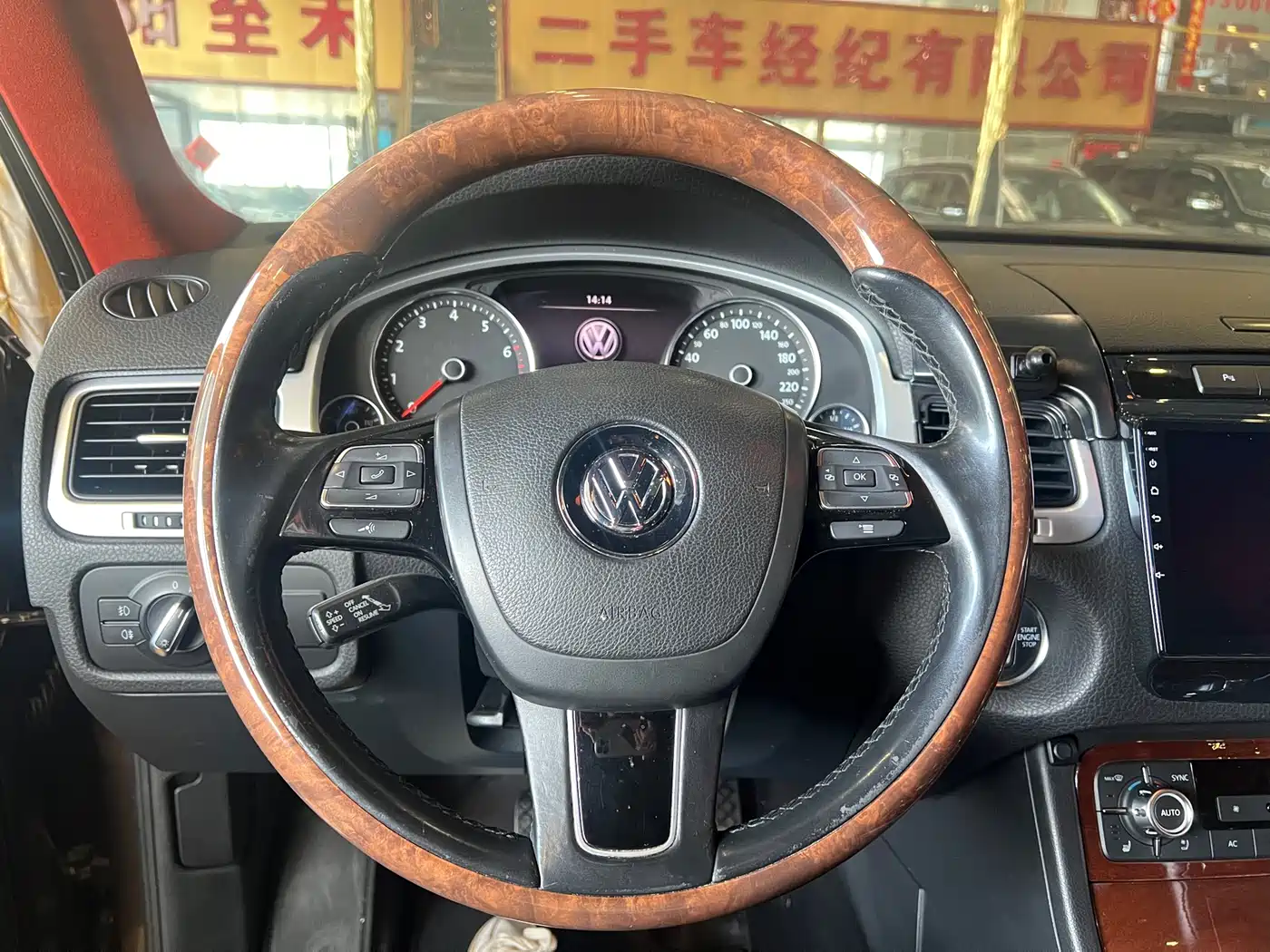 Volkswagen Touareg 2011 3.0TSI Standard фото 11