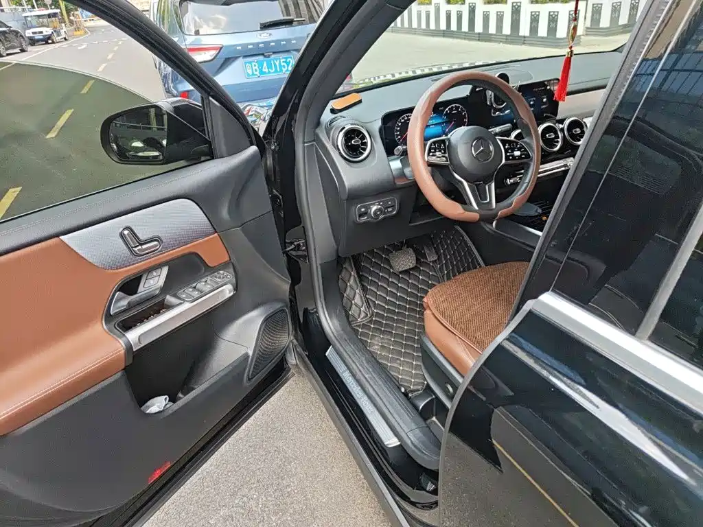 Photo 12 - Mercedes-Benz GLB