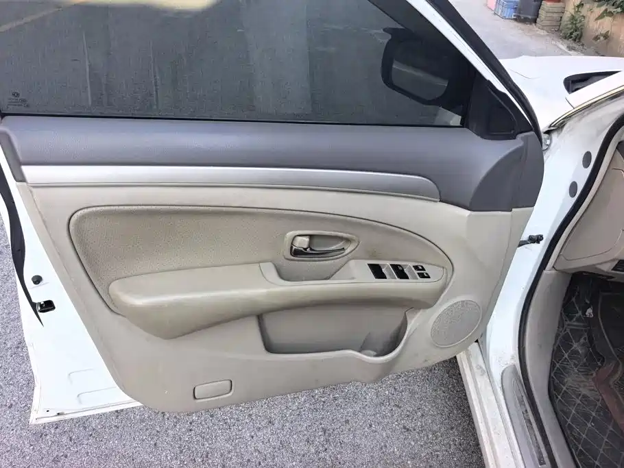 Dongfeng Aeolus Dongfeng Fengshen A60 2014 2014 1.6L Automatic Premium