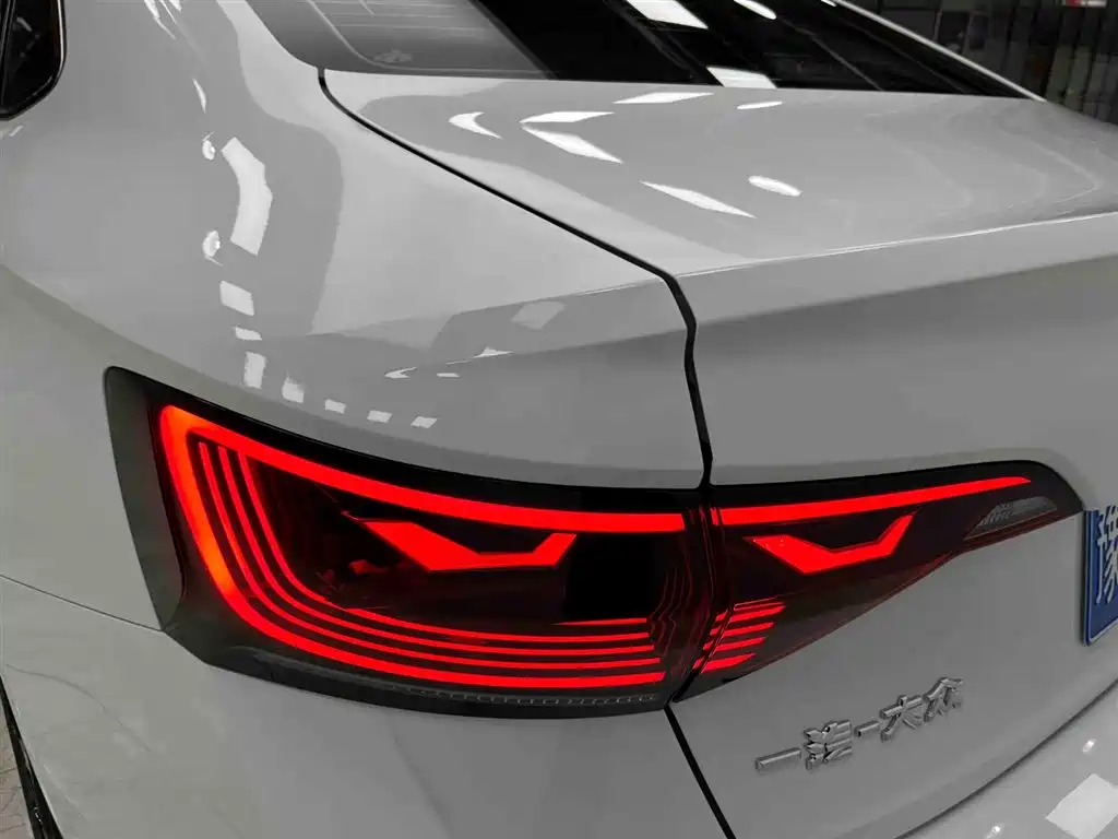 Volkswagen Sagitar 2023 300TSI DSG Surpassing Edition фото 18