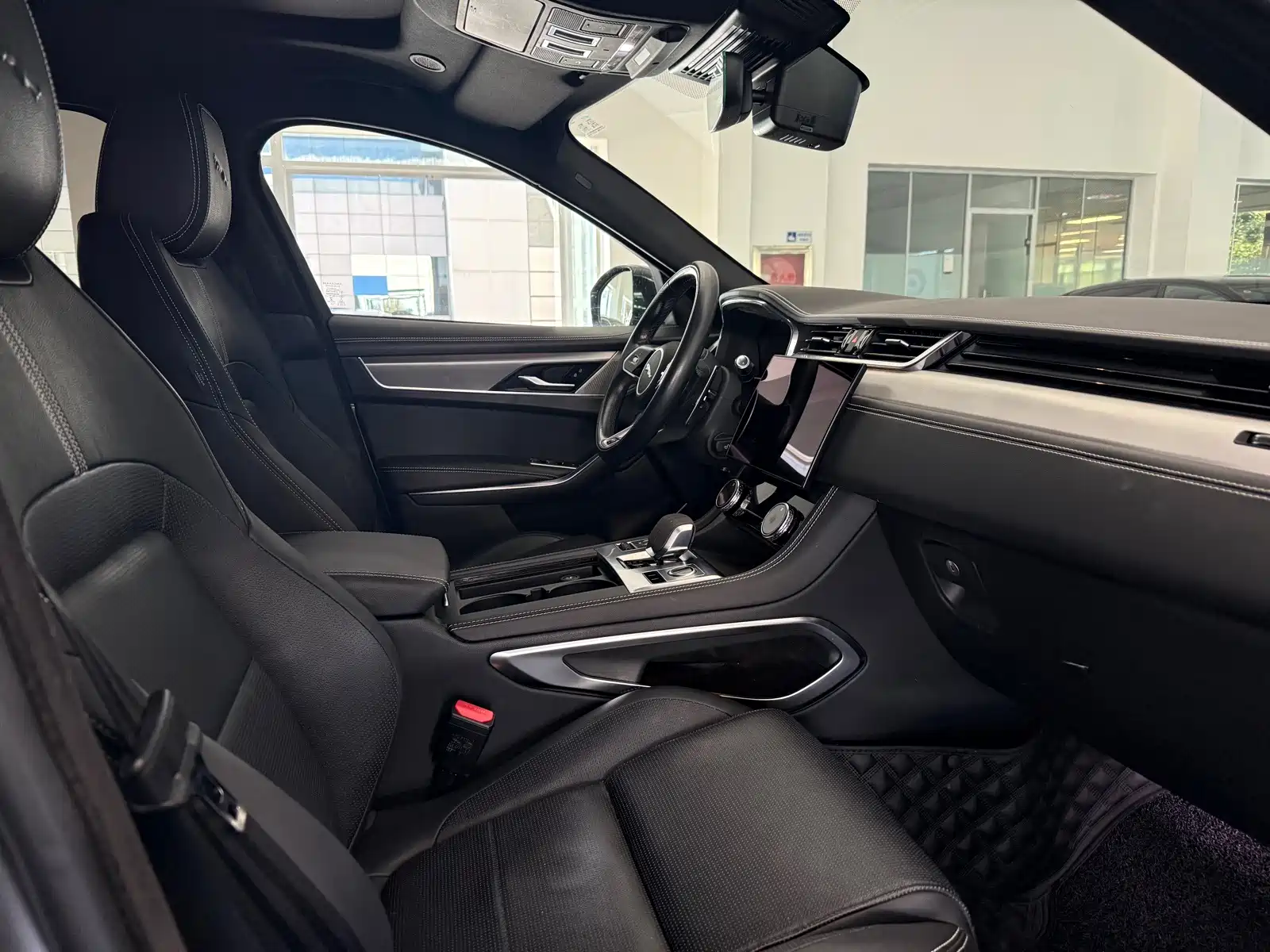 Photo 9 - Jaguar F-PACE