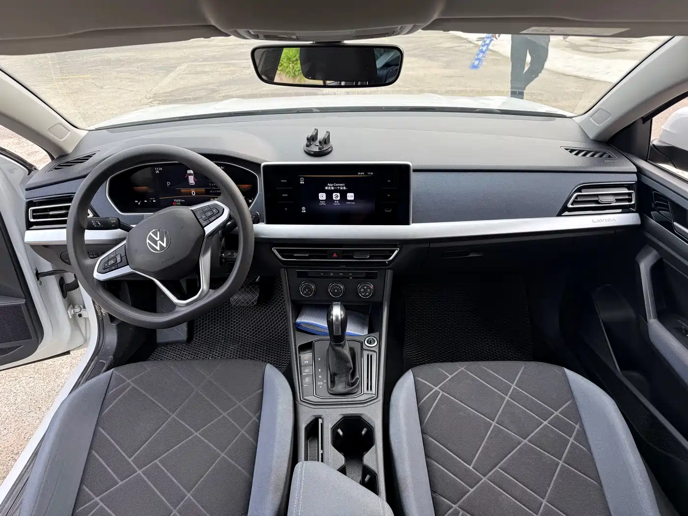 Volkswagen Lavida 2024 Model 1.5L Automatic Delight Edition фото 7