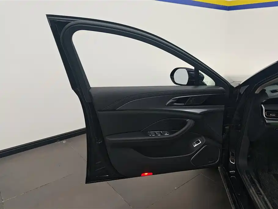 Hongqi H5 2024 2.0T Automatic Smart Connect Flag Smooth Edition фото 7