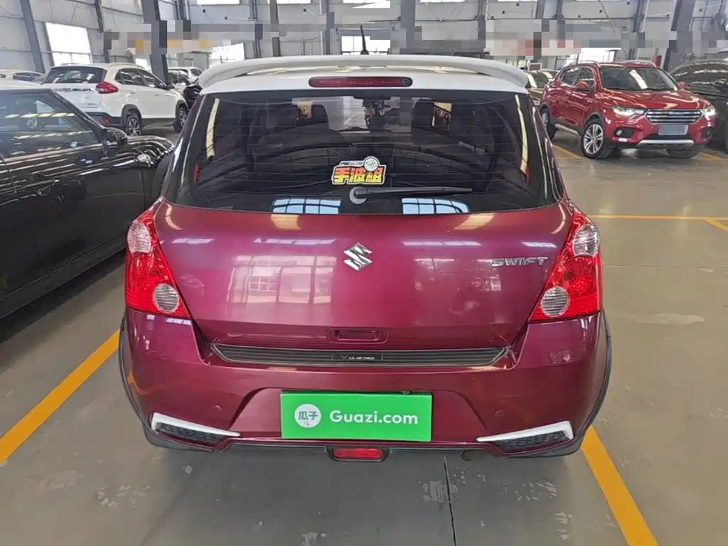 Фото 4 - Suzuki Swift