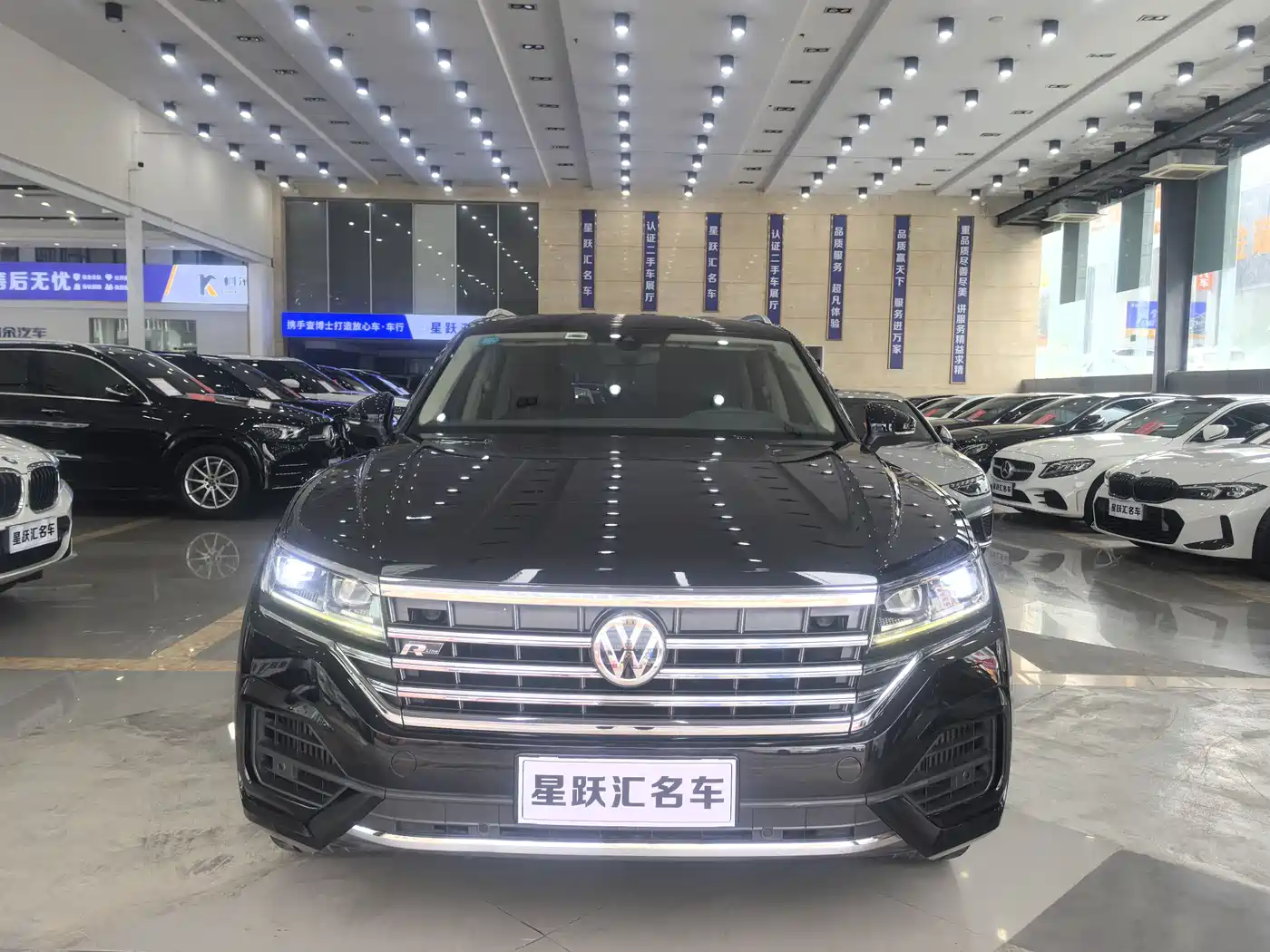 Volkswagen Touareg 2019 3.0TSI Sharp Edge Edition China VI фото 2