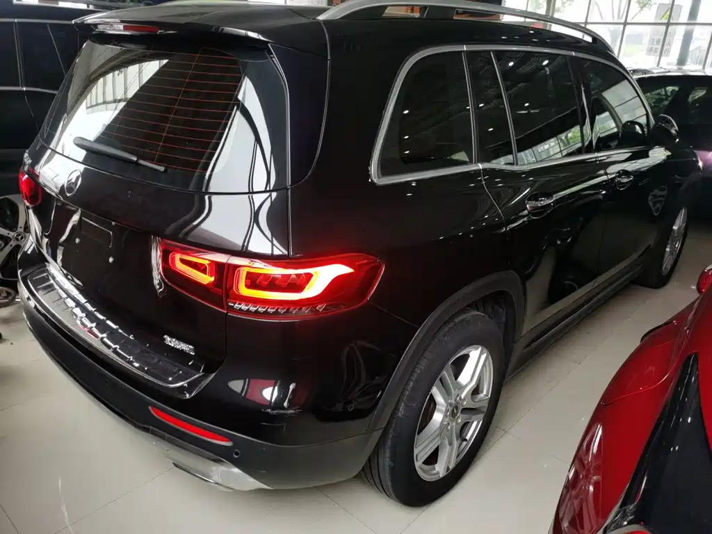 MERCEDES-BENZ GLB