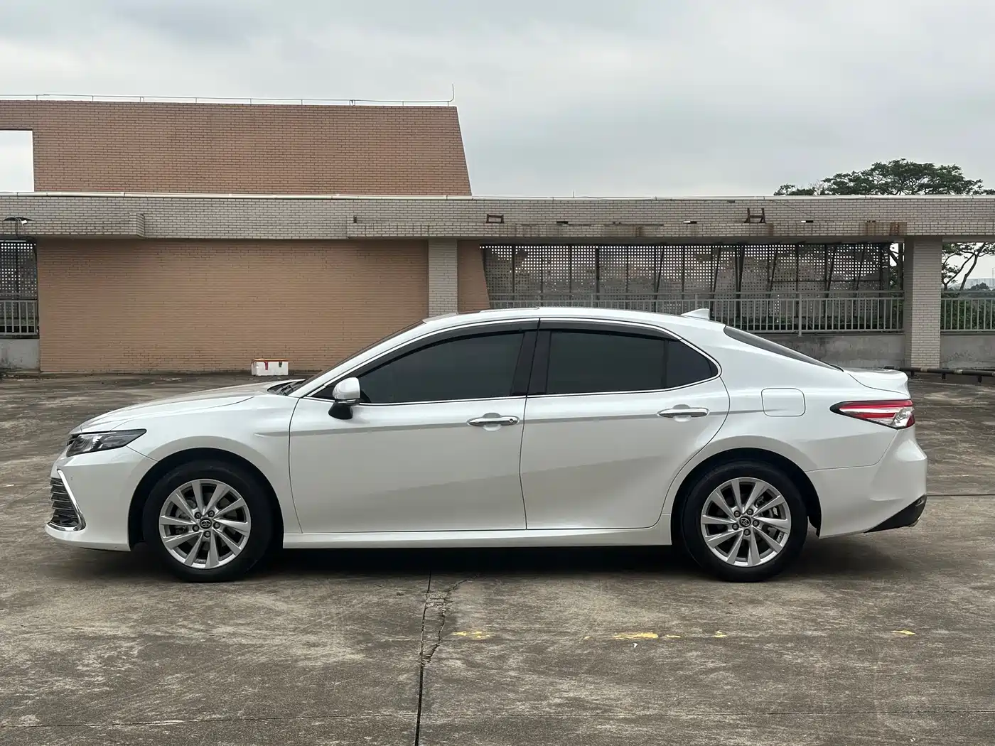 Toyota Camry 2021 2.0G Luxury Edition фото 8