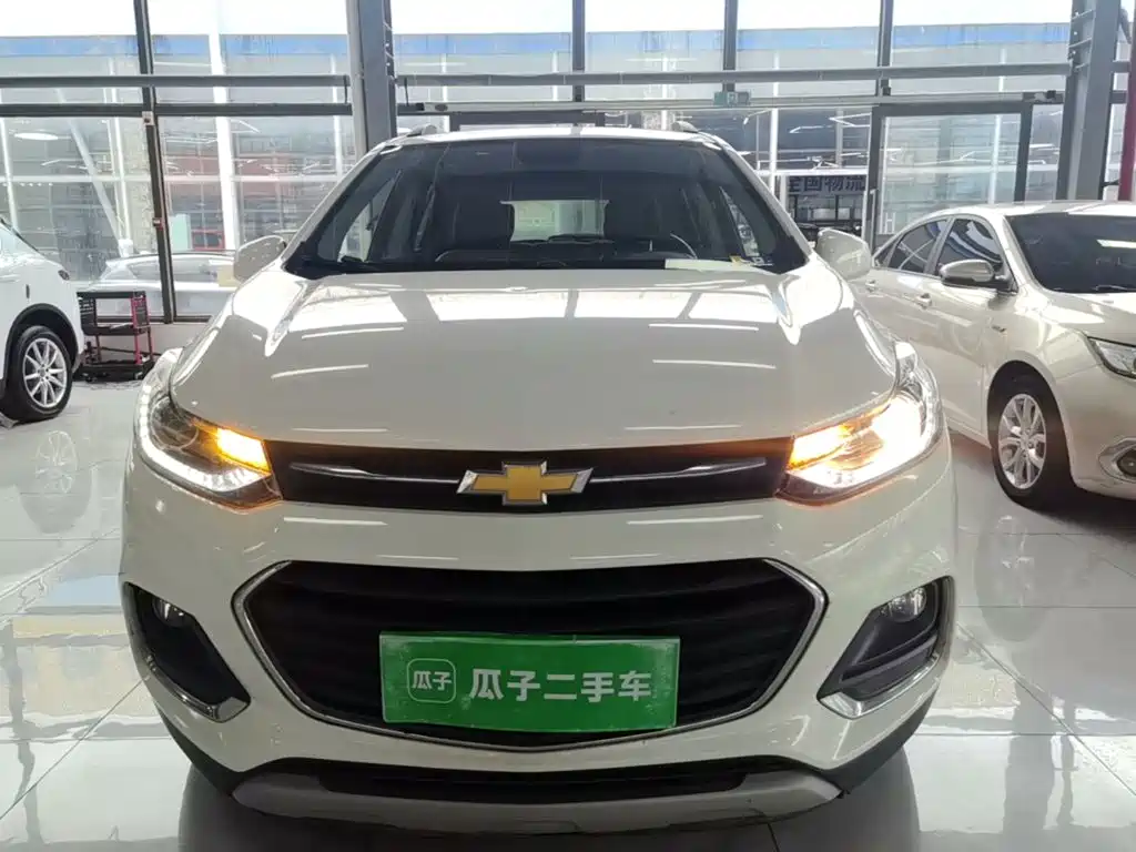 Photo 3 - Chevrolet Trax