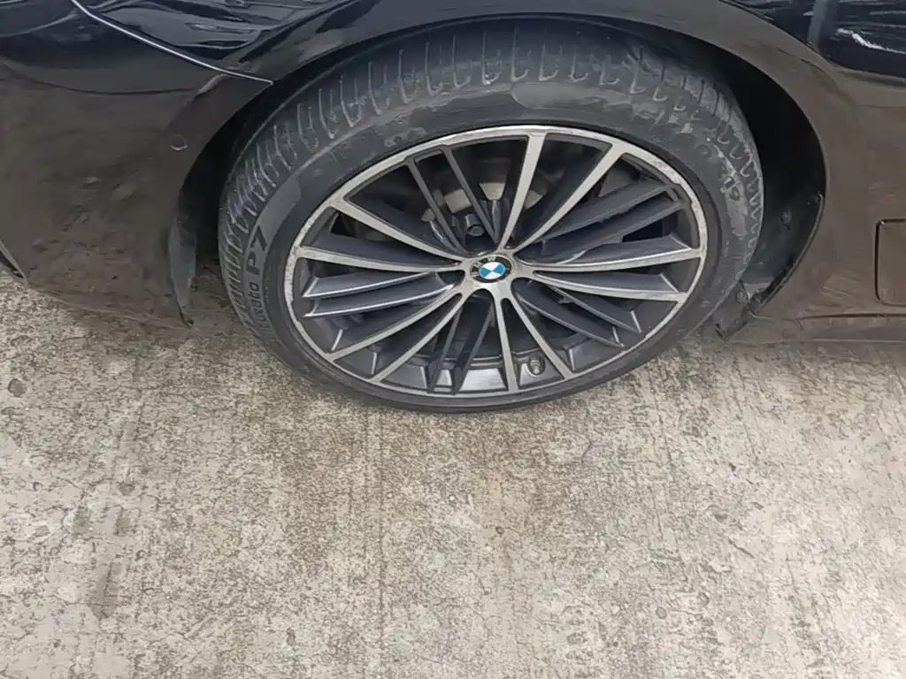 Фото 23 - BMW 5 Series