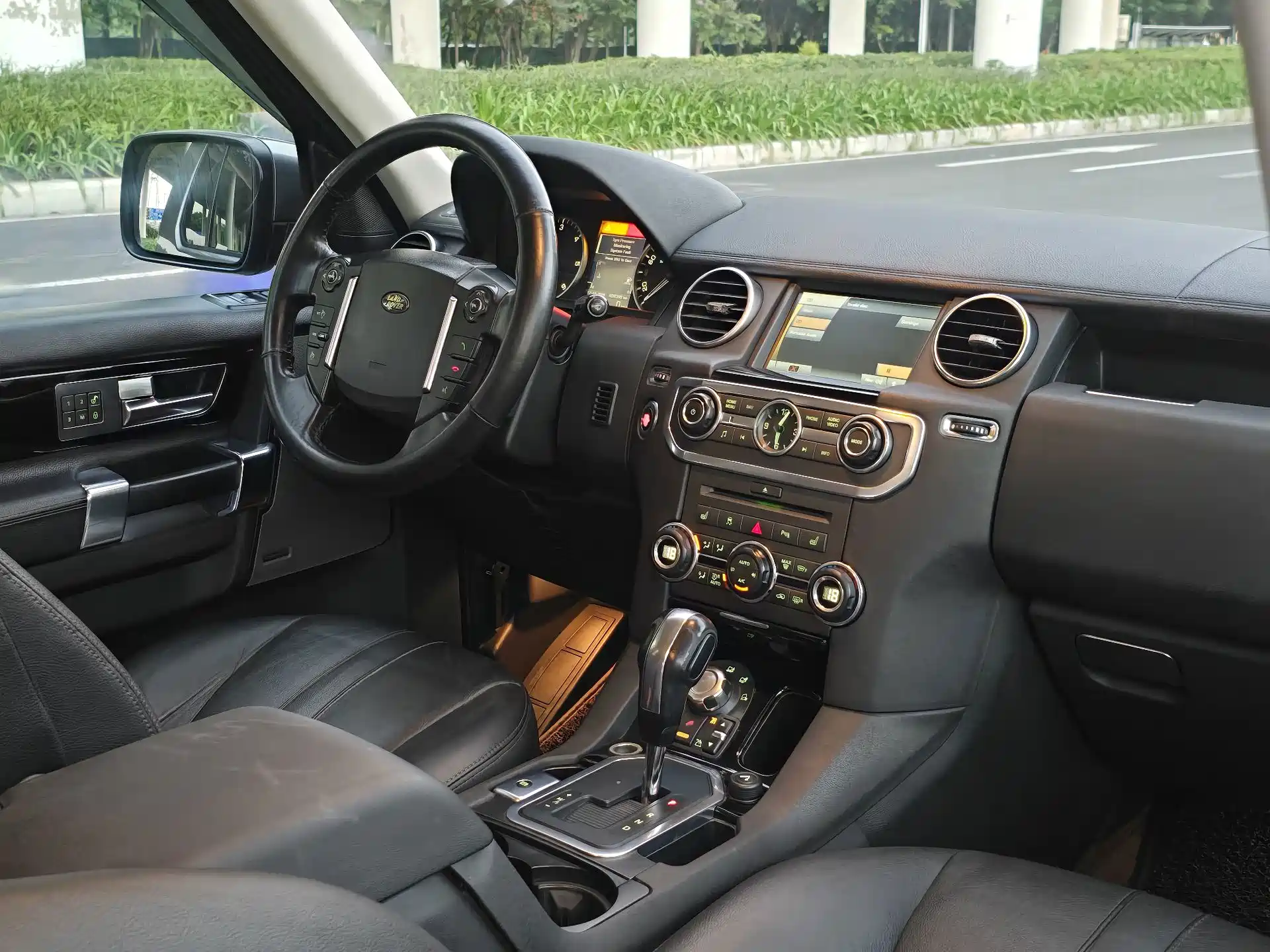 Photo 9 - Land Rover Discovery