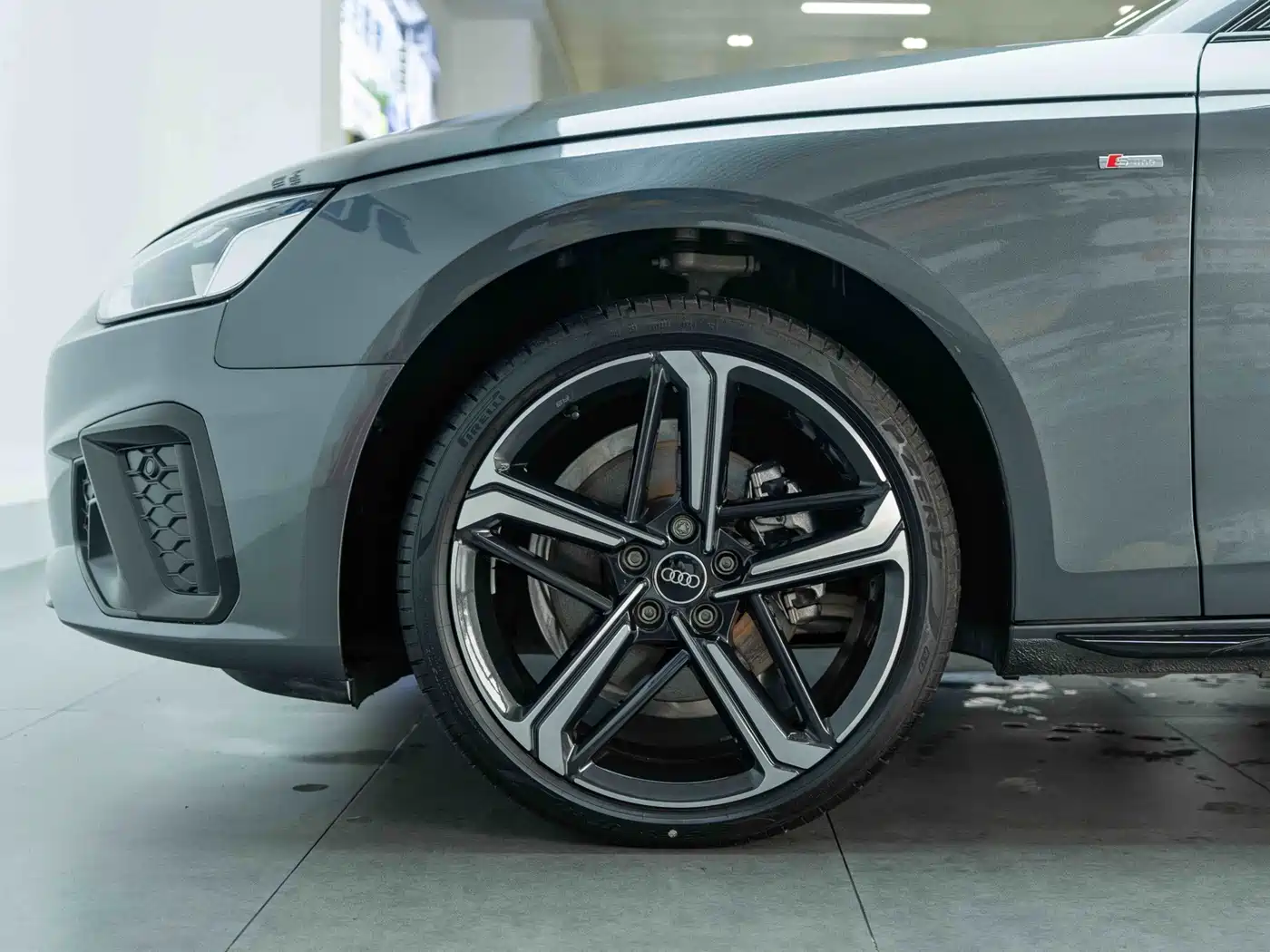 Audi A4L 2025 2024 40 TFSI Luxury Dynamic