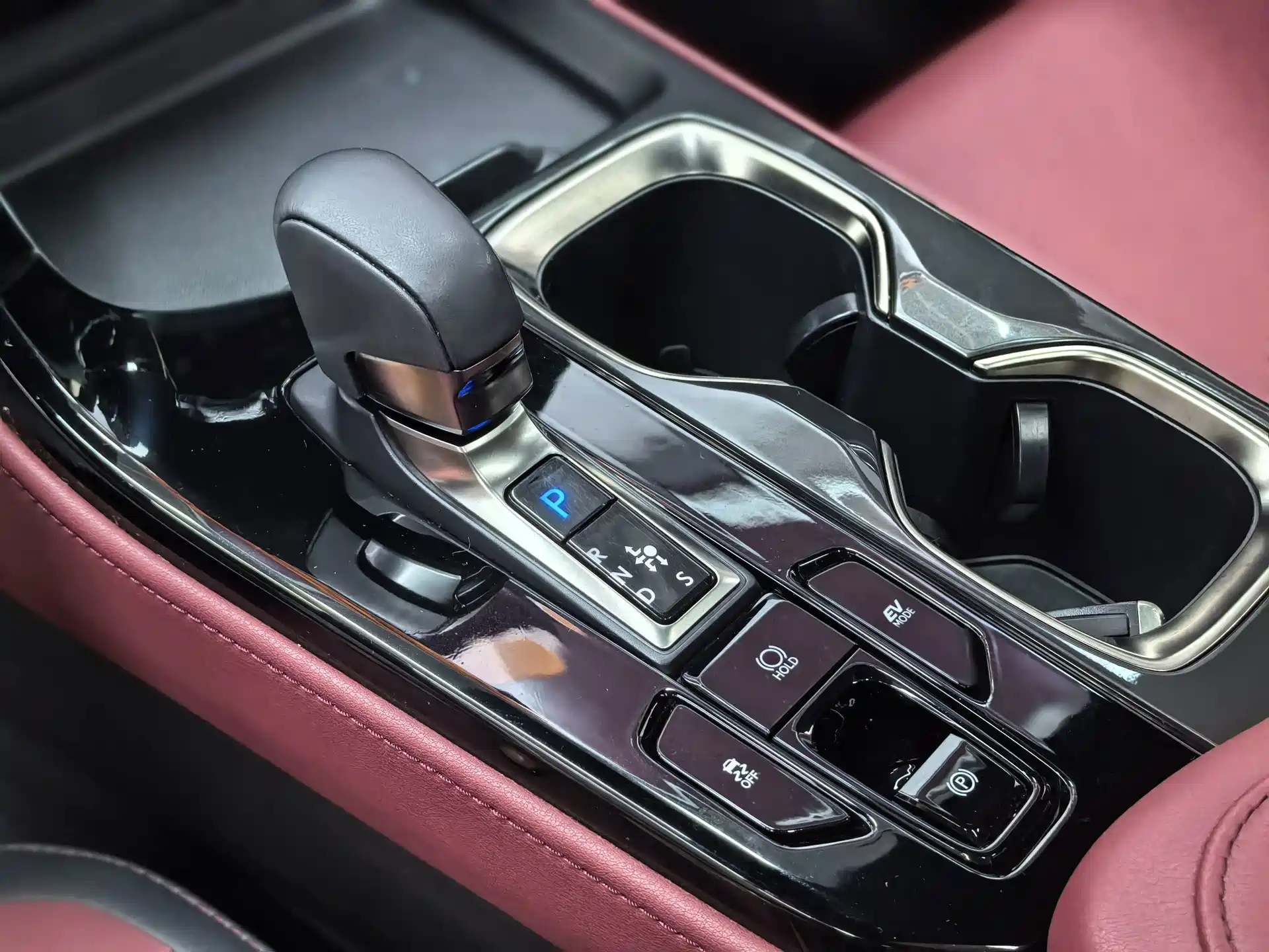 Фото 21 - Lexus NX