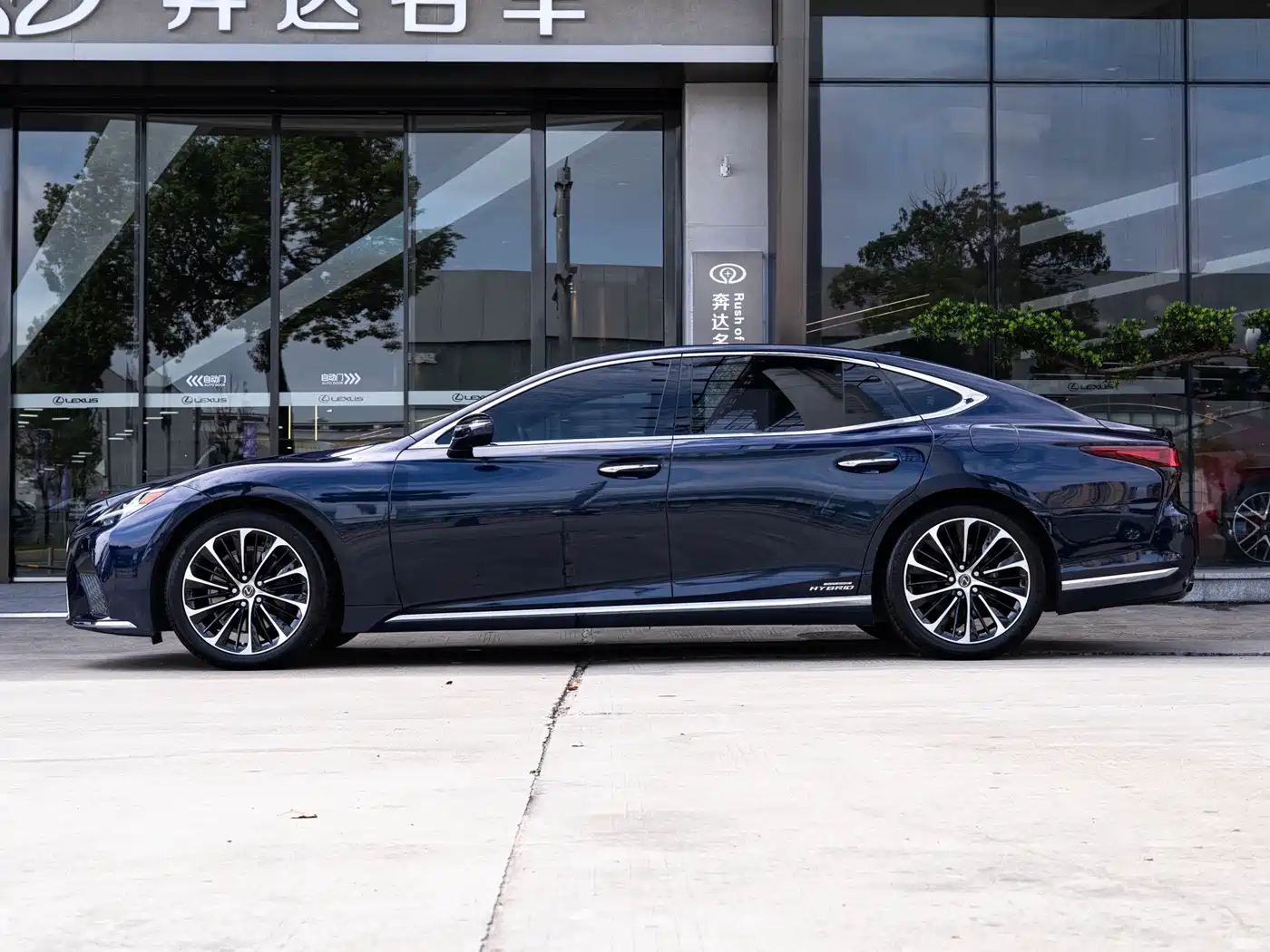 Lexus LS 2021 500h Executive Edition фото 4