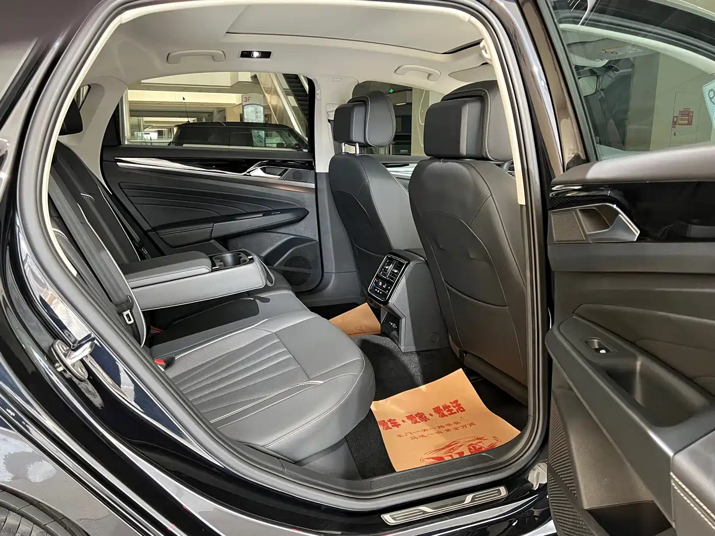 Volkswagen Passat 2024 380TSI Starlight Dragon Soaring Edition фото 14