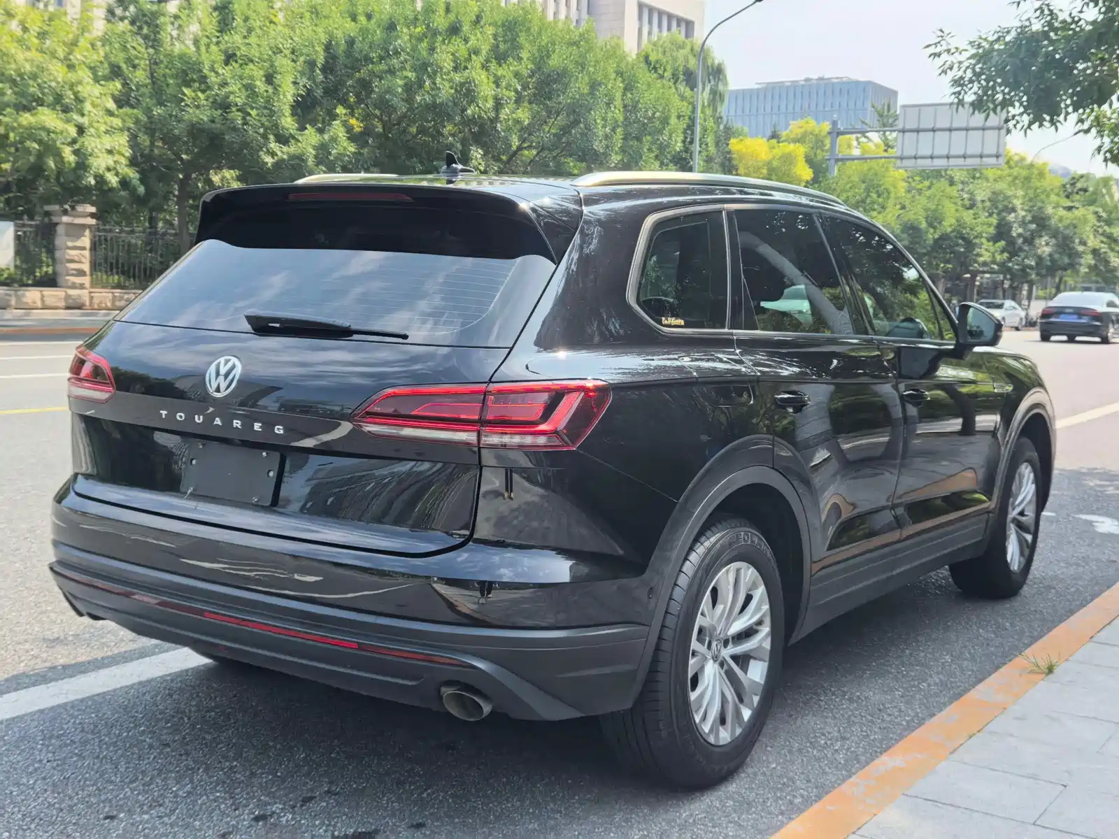 Фото 3 - Volkswagen Touareg