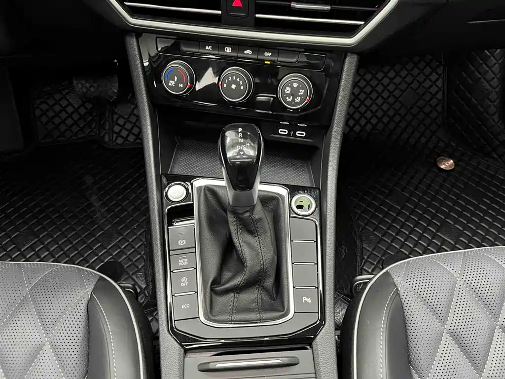 Volkswagen Sagitar 2023 300TSI DSG Surpassing Edition фото 5