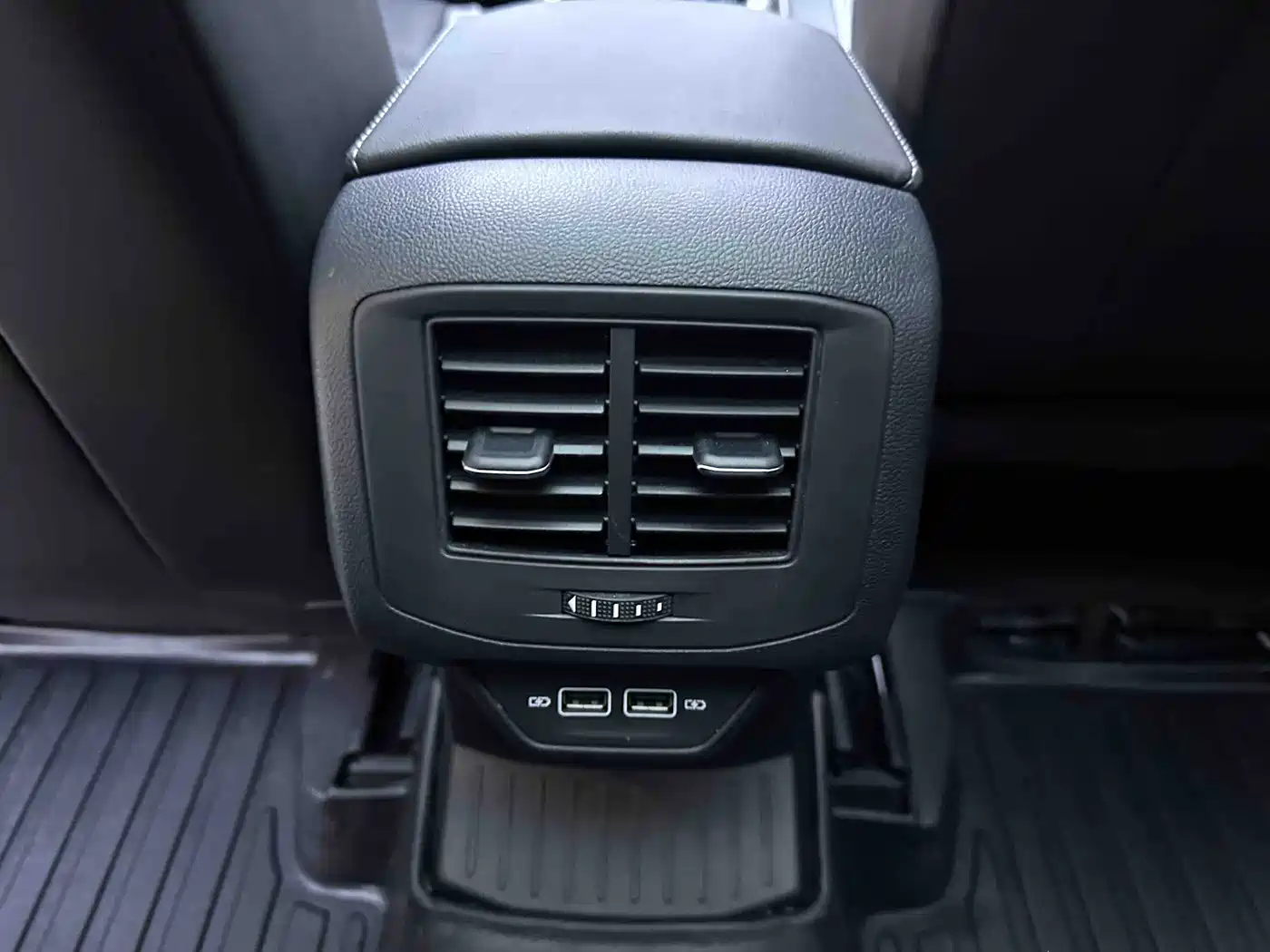 VOLKSWAGEN T-ROC EXPLORING SONGS