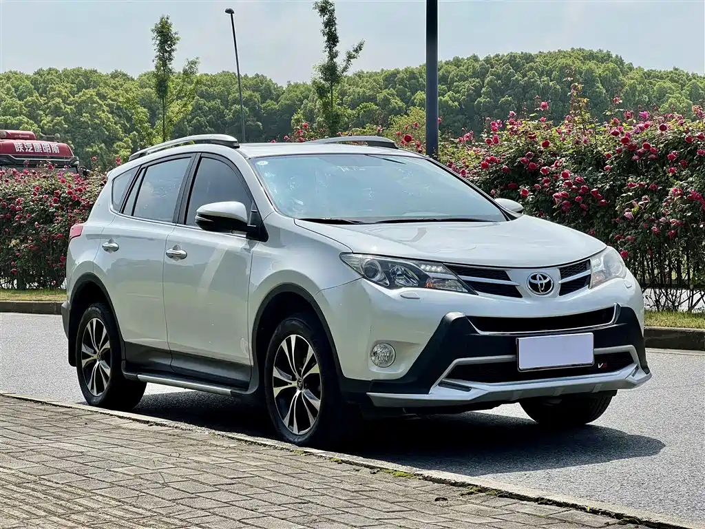 Toyota RAV4 Rongfang 2015 2.5L Automatic 4WD Elite Edition фото 3