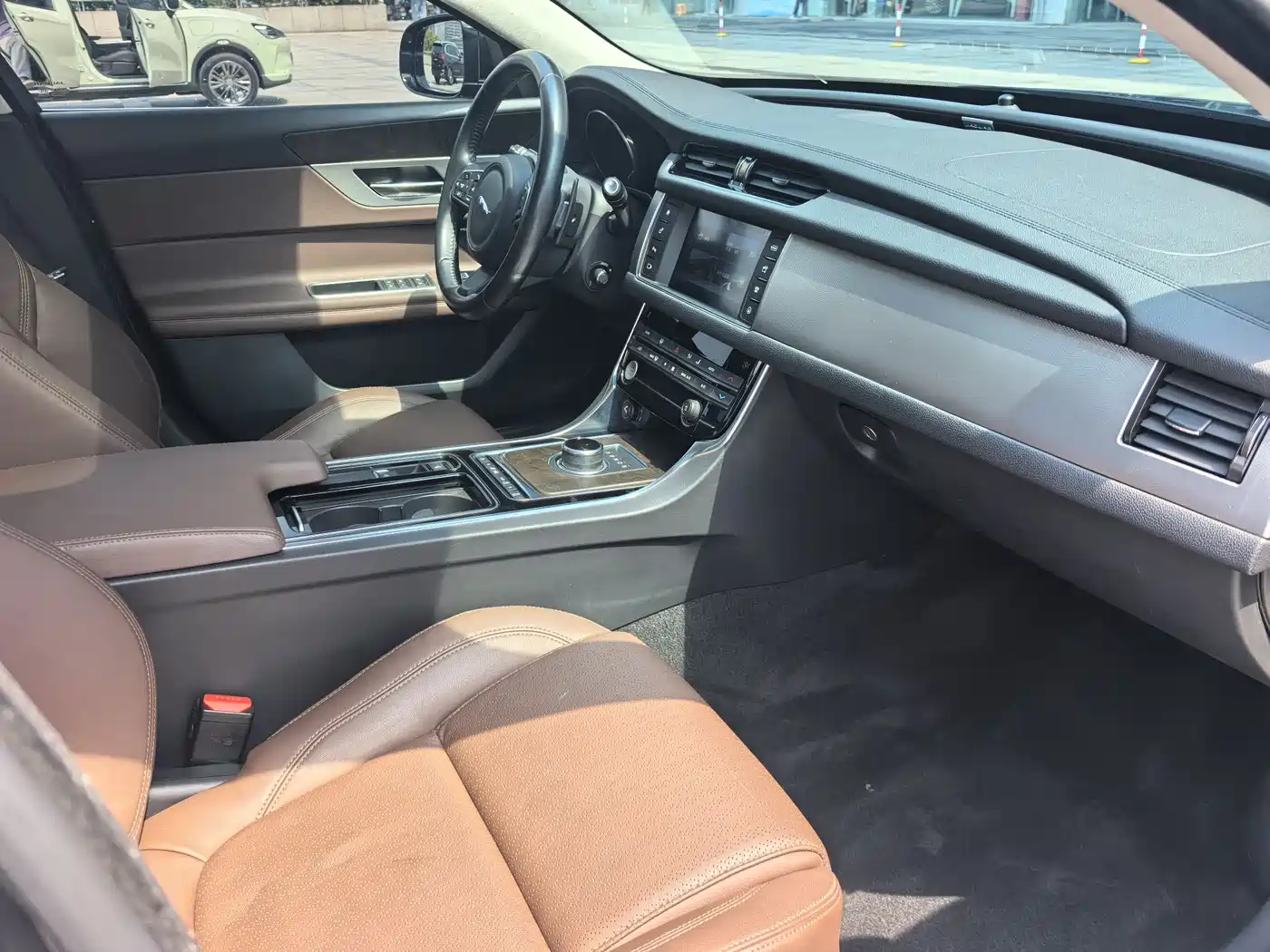 Jaguar XFL 2017 XFL 2.0T 240PS Luxury Edition фото 9