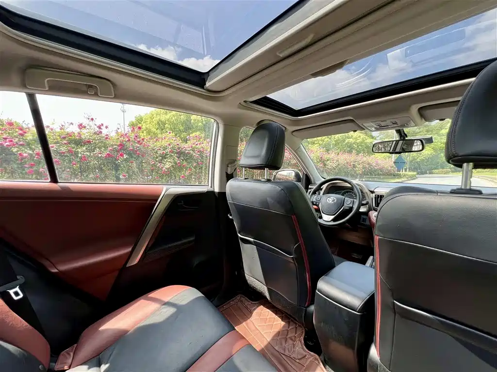 Toyota RAV4 Rongfang 2015 2.5L Automatic 4WD Elite Edition фото 17