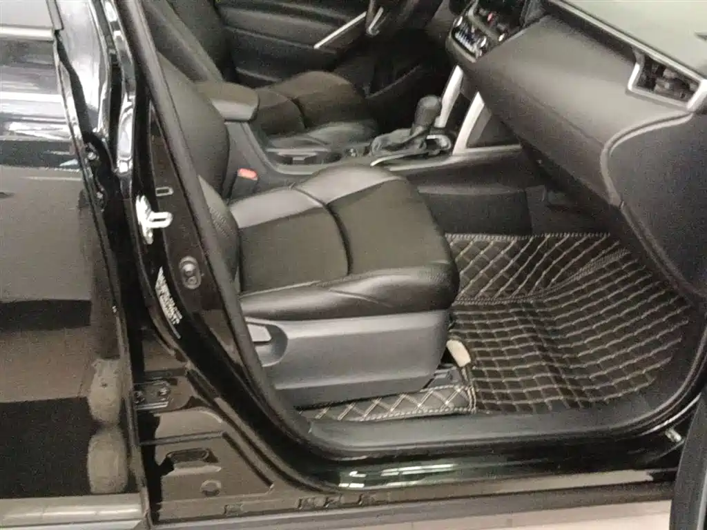 Toyota Frontlander 2023 2.0L CVT Leading Edition фото 25