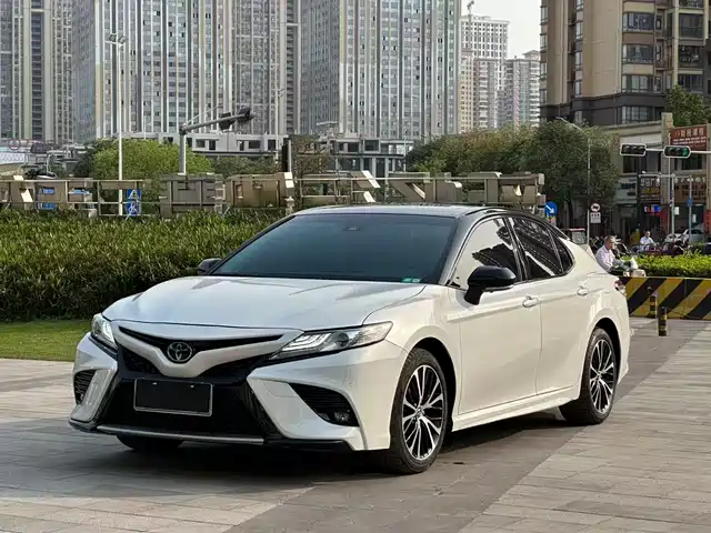 TOYOTA CAMRY