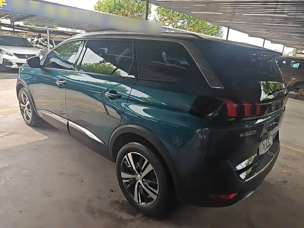 Photo 5 - Peugeot 5008