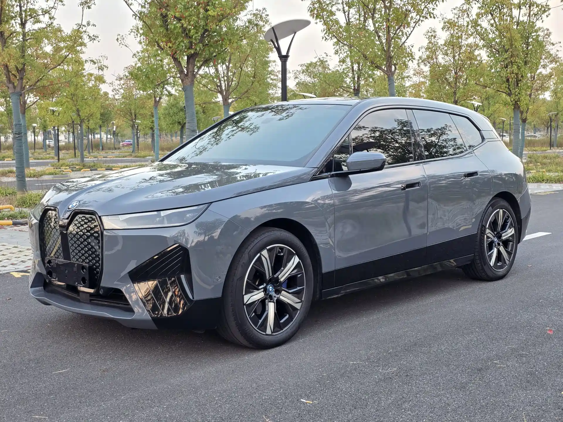 Photo 1 - BMW iX