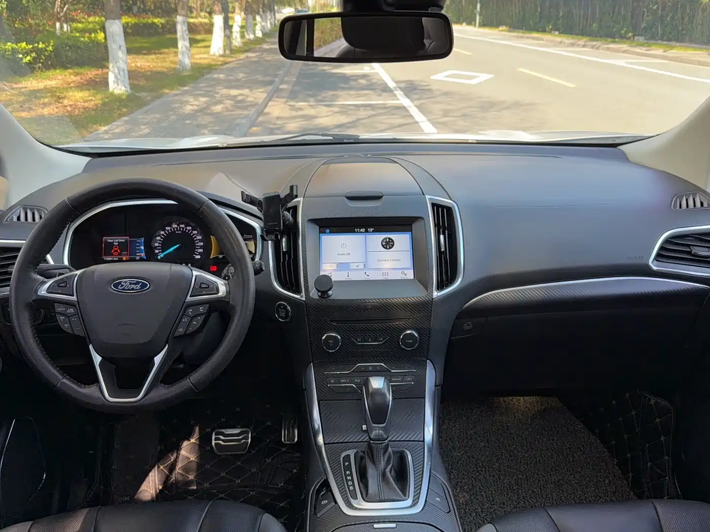 Фото 13 - Ford Edge