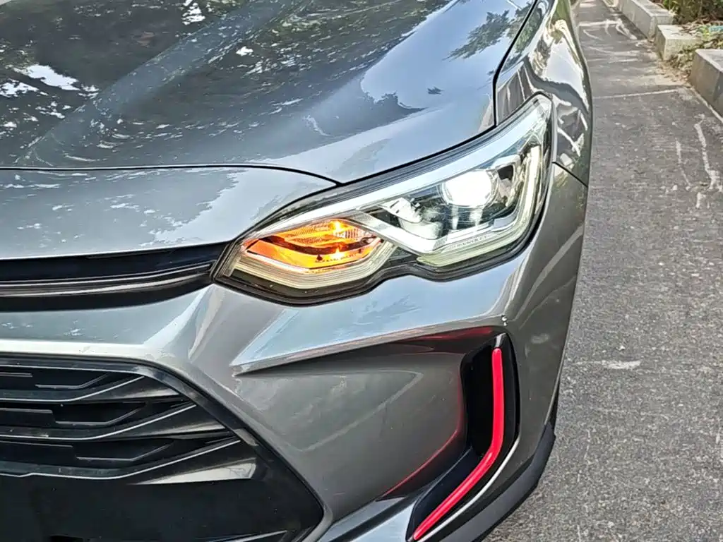 Chevrolet Volando 2019 2018 Redline 530T Auto Premium Edition (5+2 seater) China V